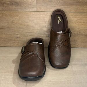 The Hart by Easy Street slip on mule shoe 8 W